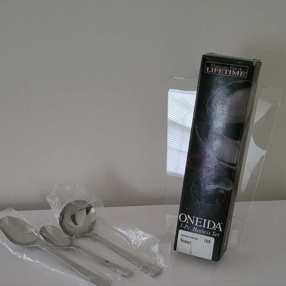 Oneida Flatware - Picture 1 of 3